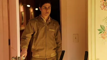 Veste zippée portée par Joe (Marc Senter) comme on le voit dans les tenues de film Old Man