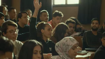 La chaqueta original de chándal adidas usada por Selma (Oulaya Amamra) en la película Ciudadano Honorario