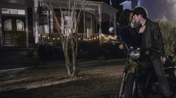 Veste en cuir portée par Corey Cunningham (Rohan Campbell) vue dans Halloween Ends