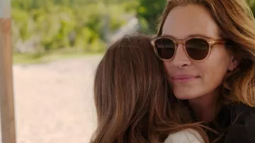 Oliver Peoples Sunglasses worn by Georgia (Julia Roberts) as seen in Ticket to Paradise movie