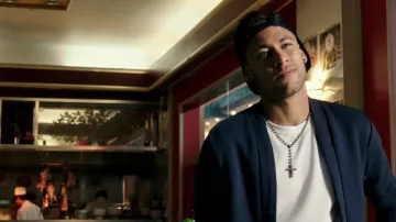 Cárdigan azul usado por Neymar en xXx: Regreso de Xander Cage