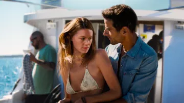 The bikini worn by Roxana (Camille Rowe) in the film Sous emprise