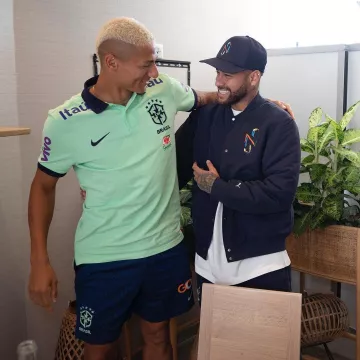 Chaqueta Puma x NJR usada por Neymar en su cuenta de Instagram @neymarjr