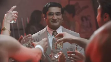 Anteojos usados por Somen Banerjee (Kumail Nanjiani) en Welcome to Chippendales (Temporada 1)