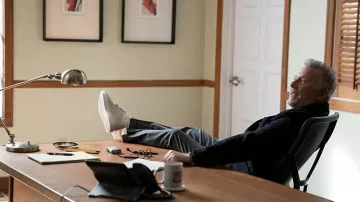 White sneakers worn by Gordon (Paul Reiser) as seen in Reboot TV show outfits (S01E01)