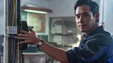 Reloj de oro usado por el Dr. Ben Song (Raymond Lee) como se ve en el vestuario de la serie de televisión Quantum Leap (Temporada 1 Episodio 1)
