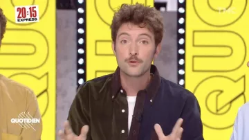La chemise en velours portée par Paul Gasnier dans l'émission Quotidien du mercredi 21 septembre 2022
