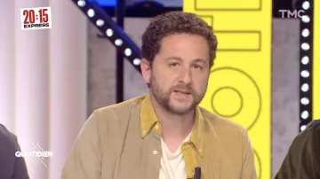 The beige velvet shirt worn by Azzeddine Ahmed-Chaouch in the program Quotidien of Wednesday, September 21, 2022
