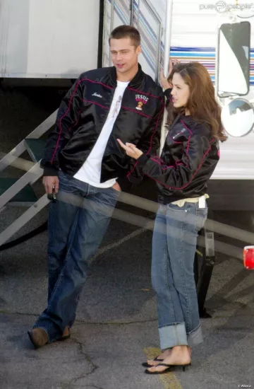 Le blouson 'Jesus Rocks' porté par Angelina Jolie et Brad Pitt sur le tournage du film Mr. & Mrs. Smith