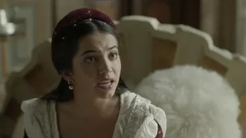 Earrings worn by Juliet (Isabela Moner) as seen in Rosaline