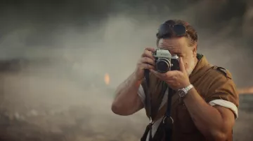 Aviator sunglasses worn by Coates (Russell Crowe) as seen in The Greatest Beer Run Ever