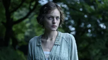 Necklace worn by Lady Constance Chatterley (Emma Corrin) as seen in Lady Chatterley’s Lover