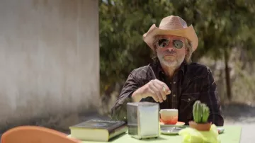 Cowboy plaid shirt worn by Bruce Cogburn (Guy Pearce) as seen in The Infernal Machine