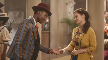 Blazer rayé porté par Artie (Anthony J. Abraham) dans les tenues de la série télévisée Theodosia (saison 1 épisode 19)