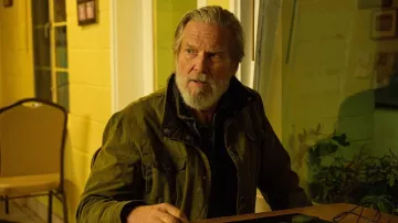 The khaki jacket worn by Dan Chase (Jeff Bridges) in the series The Old Man (Season 1)