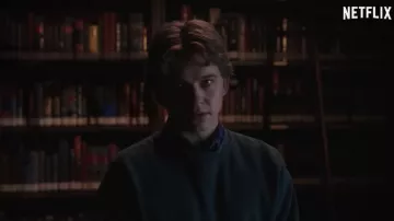 Le pull gris foncé oversize porté par Kevin (Igby Rigney) dans la série The Midnight Club (Saison 1)