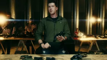 Veste verte portée par Lucas Botkin dans la vidéo YouTube Glock 19 vs M&P 2.0 vs Sig P320