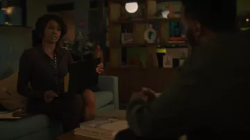 Collier en or porté par Jax Stewart (Emayatzy Corinealdi) vu dans l’émission de télévision Reasonable Doubt (S01E04)