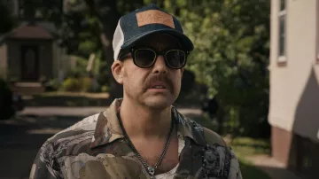 Lunettes de soleil portées par Harry Keshegian (Adam Goldberg) telles que vues dans les tenues de la série télévisée The Equalizer (saison 3 épisode 2)