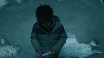 Puff Jacket porté par Isaiah Cole (Ian Foreman) comme on le voit dans les tenues de la série télévisée Let the Right One In (Saison 1 Episode 1)