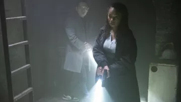 Baskets Nike Air Jordan portées par Ben Jones (Jimmie Saito) comme on le voit dans Let the Right One In Wardrobe (S01E03)