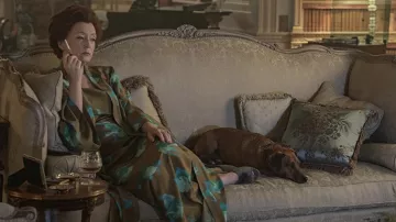 Túnica estampada usada por la princesa Margaret (Lesley Manville) como se ve en los trajes de la serie de televisión The Crown (temporada 5)