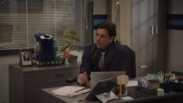 Printed necktie worn by Marvyn Korn (John Stamos) as seen in Big Shot Wardrobe (Season 2 Episode 9)