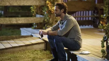 Reloj usado por Cordell Walker (Jared Padalecki) como se ve en los trajes de la serie de televisión Walker (Temporada 3 Episodio 3)