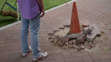 Nike Cortez Sneakers usadas por Adam Goldberg (Sean Giambrone) como se ve en The Goldbergs (S10E04)