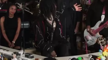 El chaleco usado por J.I.D en JID: Tiny Desk Concert