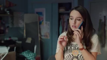 Printed t-shirt worn by Lily (Kaitlyn Dever) as seen in Ticket to Paradise