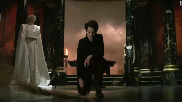 Zapatos de cuero usados por Dream (Tom Sturridge) como se ve en la serie de televisión The Sandman (Temporada 1)