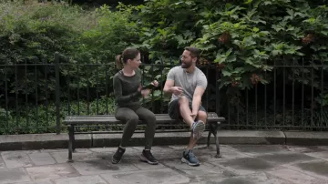 Sur les baskets portées par le Dr Max Goodwin (Ryan Eggold) comme on le voit dans la garde-robe de la série télévisée New Amsterdam (saison 5 épisode 6)