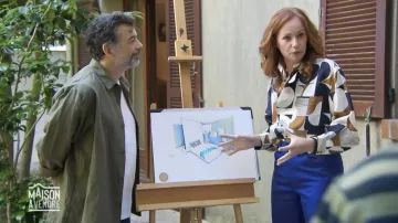 Le chemisier à motif porté par Sophie Ferjani dans l'émission Maison à vendre