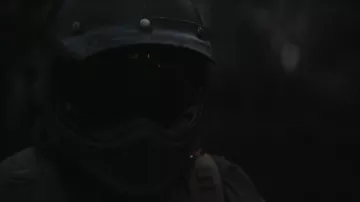El casco de motocicleta de Bruce Wayne (Robert Pattinson) en la película The Batman