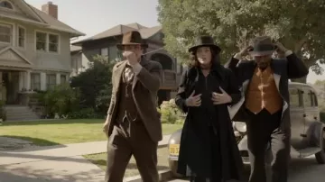 Chapeau noir porté par Valerie Voze (Margot Robbie) vu à Amsterdam