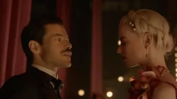 Boucles d’oreilles portées par Libby Voze (Anya Taylor-Joy) vues à Amsterdam