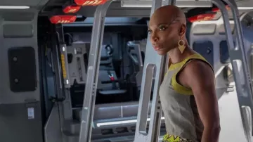 Boucles d’oreilles portées par Aneka (Michaela Coel) comme on le voit dans le film Black Panther: Wakanda Forever