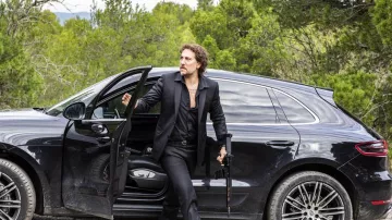 La chemise noire portée par Eduardo Gracia (Alberto Ammann) dans le film Overdose