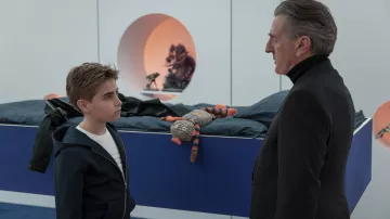 Le sweatshirt à capuche zippé porté par Alexandre (Simon Faliu) dans le film Le Nouveau Jouet