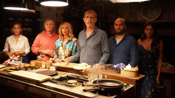 La camisa estampada usada por Anna (Caroline Anglade) en la película Plancha
