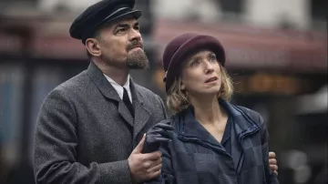 Le manteau à carreaux porté par Madeleine Péricourt (Léa Drucker) dans le film Couleurs de l'incendie