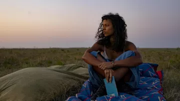 Montre portée par Maren Annual (Taylor Russell) comme on le voit dans Bones and All Movie wardrobe