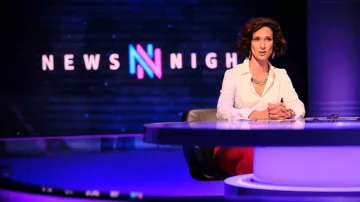 Necklace worn by Khadija Khan (Indira Varma) as seen in The Capture TV series outfits (Season 2 Episode 3)