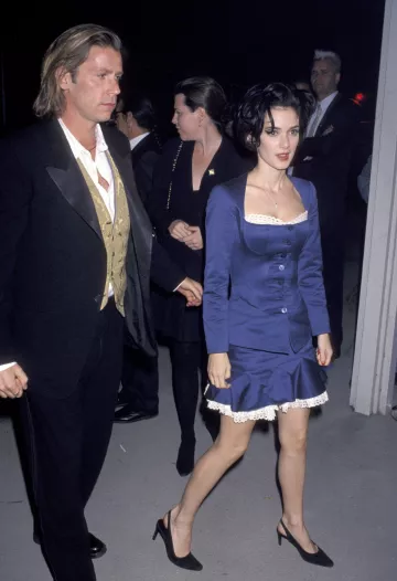 Robe bleue portée par Winona Ryder lors de la première du film Dracula de Bram Stoker le 10 novembre 1992 à Los Angeles