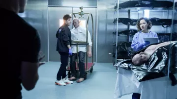 Zapatillas usadas por Joshua Folsom (Matt Lauria) como se ve en el vestuario del programa de televisión CSI: Vegas (S02E06)