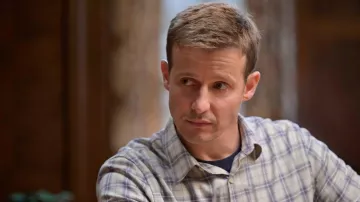 Chemise à carreaux portée par Jamie Reagan (Will Estes) vue dans l’émission de télévision Blue Bloods (S13E05)