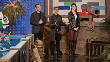 Bottes en cuir portées par Amy Corbett dans la série télévisée LEGO Masters (saison 3 épisode 6)