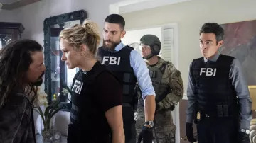 Montre portée par l’agent spécial Omar Adom 'OA' Zidan (Zeeko Zaki) vue dans la garde-robe de la série télévisée du FBI (S05E06)