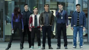 Sneakers worn by Gar Logan (Ryan Potter) as seen in Titans TV series outfits (Season 4 Episode 1)